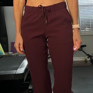 Lululemon On the Fly Jogger, Size 6, Burgandy